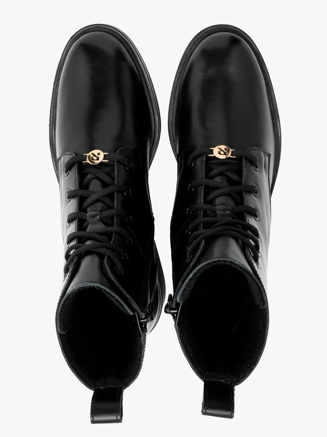 Black lace-up women’s boots