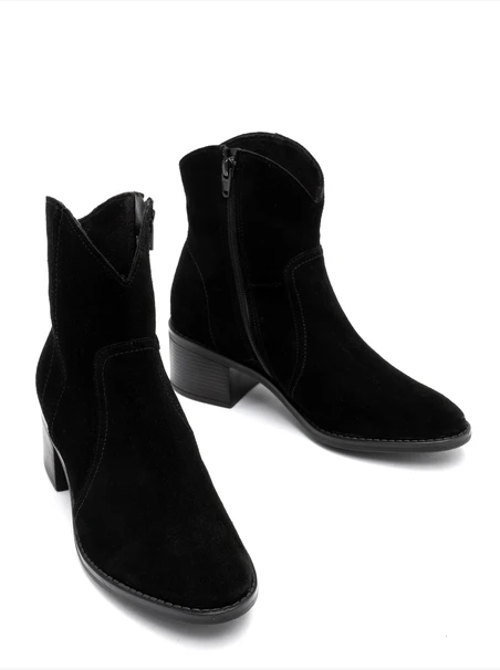 Damenstiefel aus schwarzem Velours