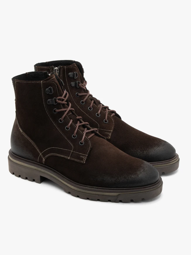 Braune Velourstiefel mit Kontrastnähten