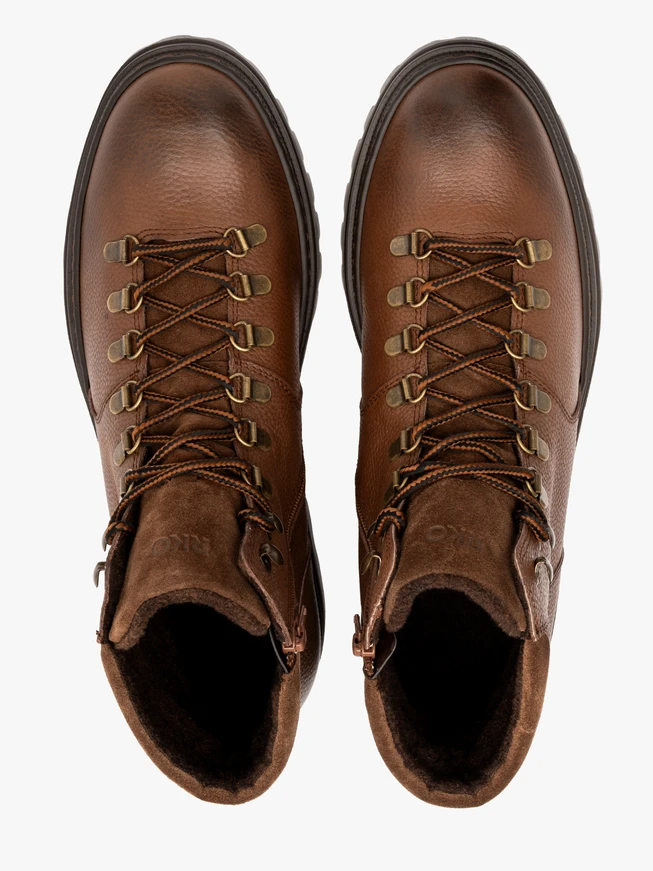 Braune Herrenstiefel mit leichtem Traktorsockel