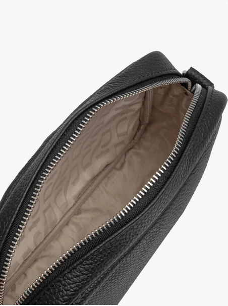 Kleine schwarze Handtasche mit Quaste