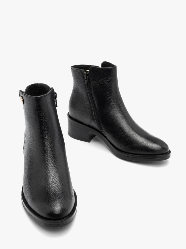 Schwarze klassische Damenstiefel