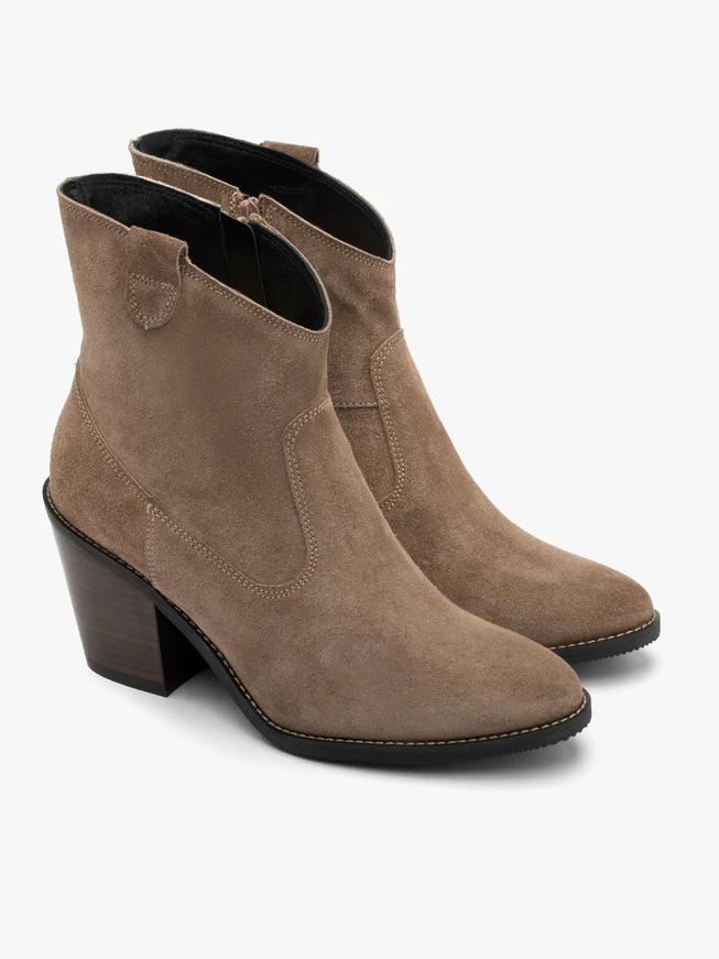 Cowboy-Stiefel aus Velours mit dekorativem Schaft