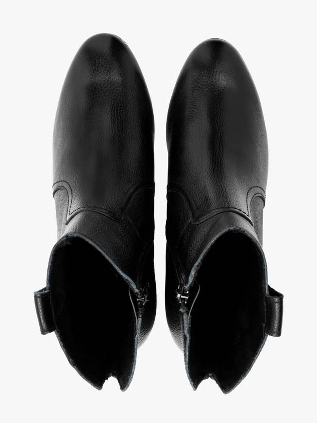 Schwarze Damenstiefel mit niedrigen Absätzen