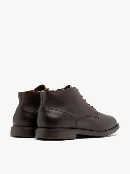 Braune Herrenstiefel im Freizeitstil