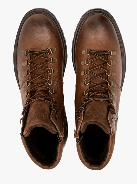 Braune Herrenstiefel mit leichtem Traktorsockel