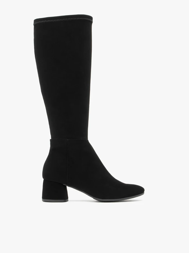Flexible Stiefel mit breitem Schaft und niedrigem Absatz