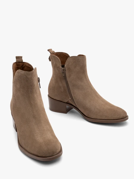 Sand ankle boots with decorative upper