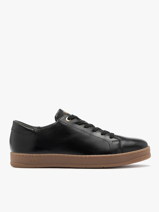 Schwarze sportliche Halbschuhe mit beigem Boden