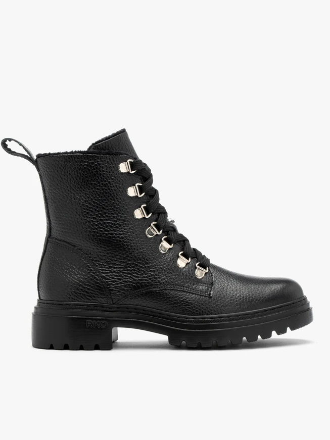 Black women’s boots with decorative hooks