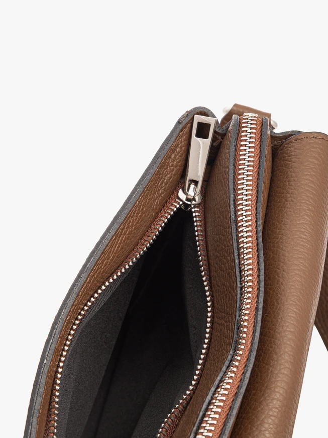 Braune Damenhandtasche mit breitem Gurtband