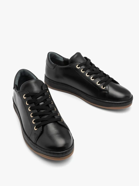 Black women’s sporty shoes