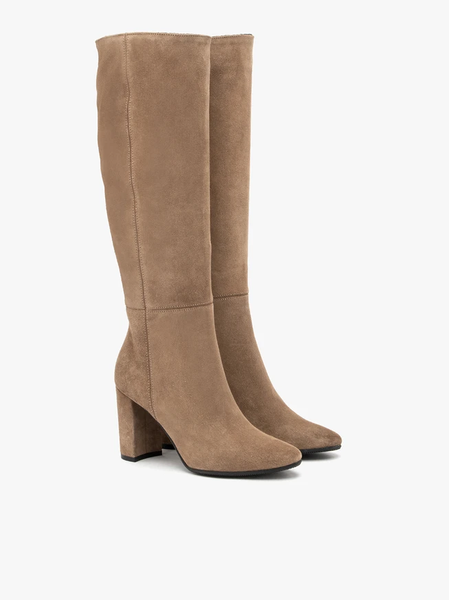 Sandfarbene Damenstiefel mit Stilettoabsatz