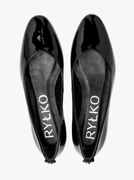 Black patent round-toe ballerinas