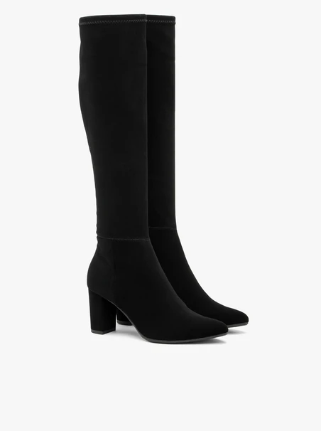 Elastische Stiefel mit spitzer Zehe