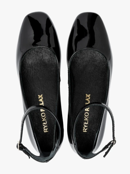 Patent pumps with ankle strap