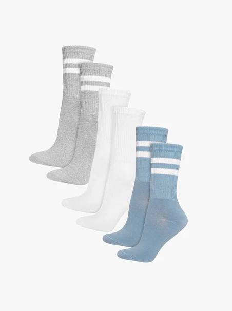 Blaue Socken mit weißen Streifen