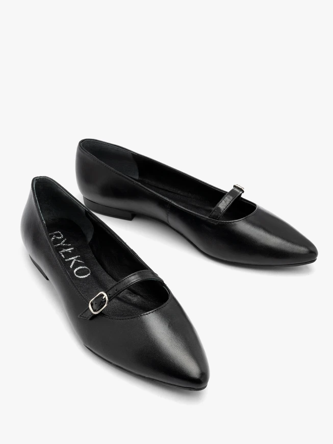 Black pointed ballerinas with strap