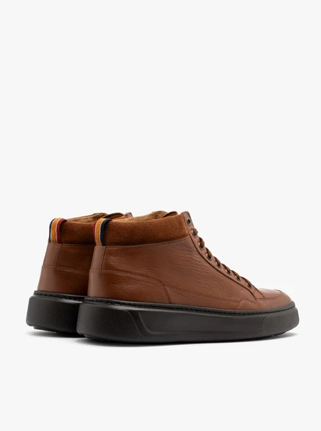 Braune, sportliche Stiefel mit klobiger schwarzer Sohle