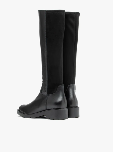 Schwarze Stiefel mit flexiblem, schmalem Schaft
