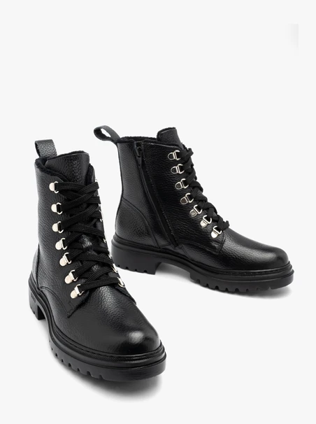 Black women’s boots with decorative hooks
