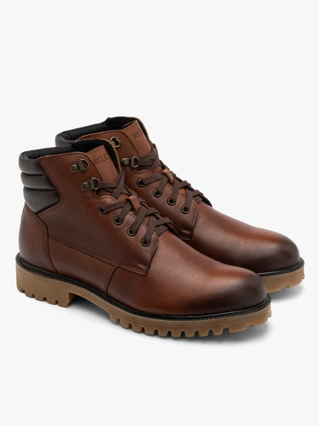 Braune Herrenstiefel mit beiger Sohle