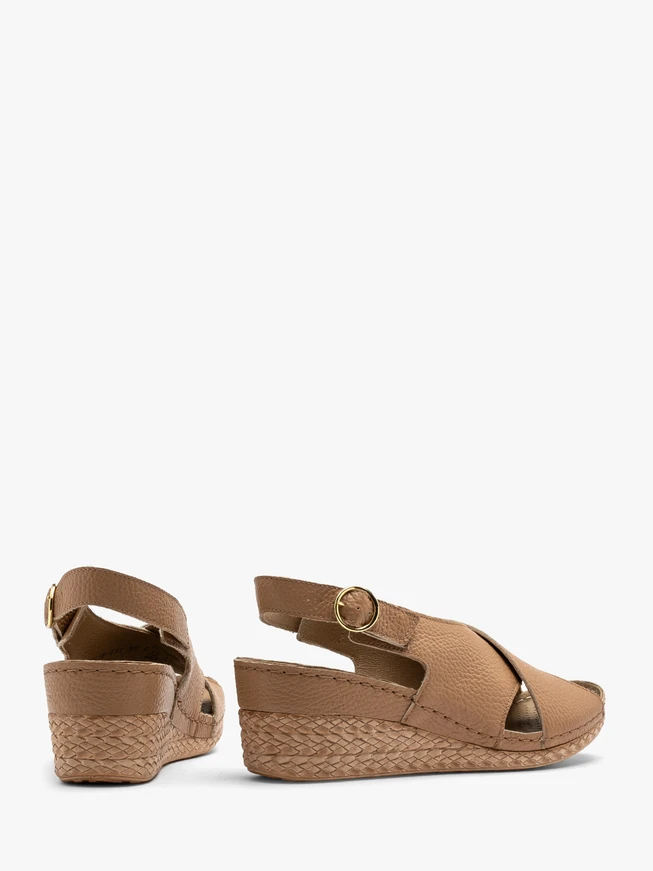 Dunkelbeige Plateausandalen
