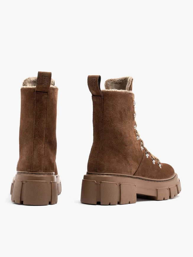 Braune isolierte Damenstiefel