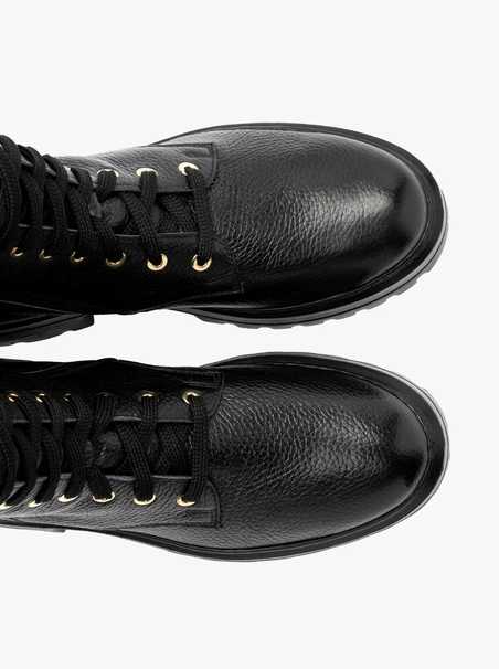 Black women’s boots with chunky sole
