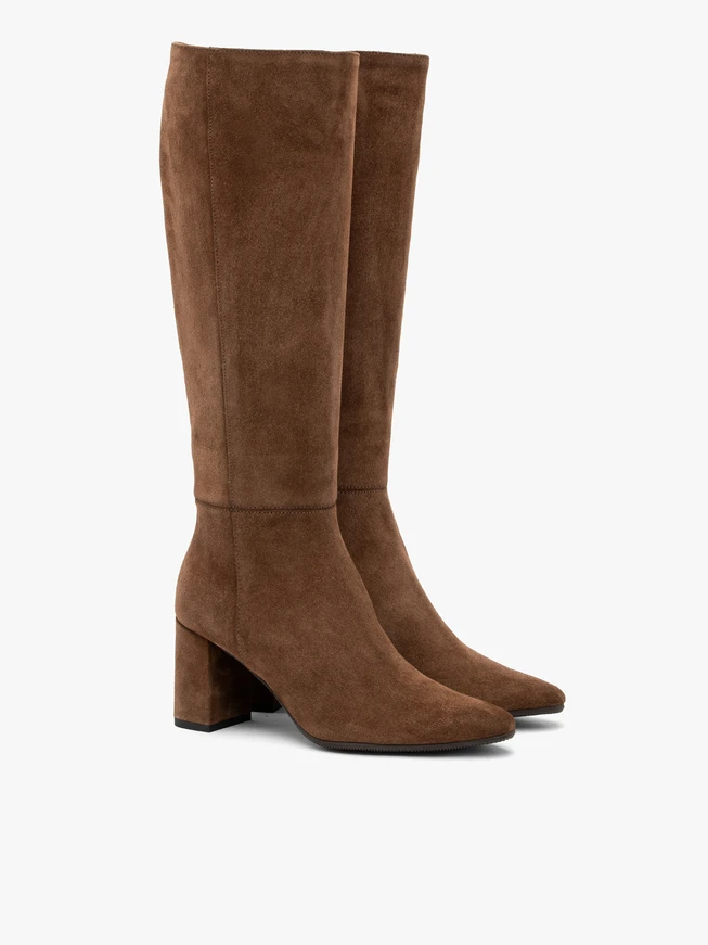 Braune Velourslederstiefel mit Stilettoabsatz