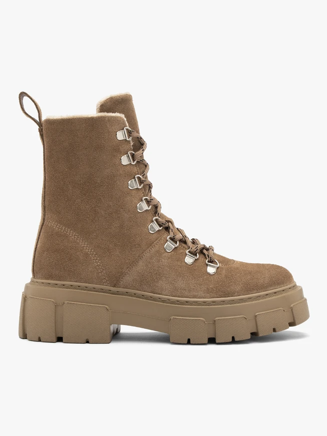 Beige isolierte Damenstiefel