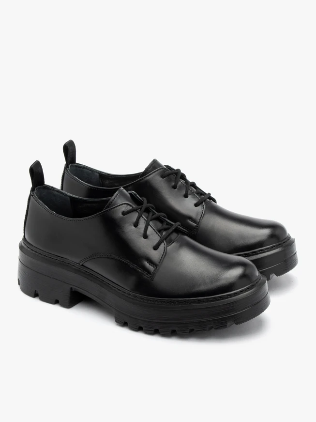 Schwarze Halbschuhe auf leichter Sohle