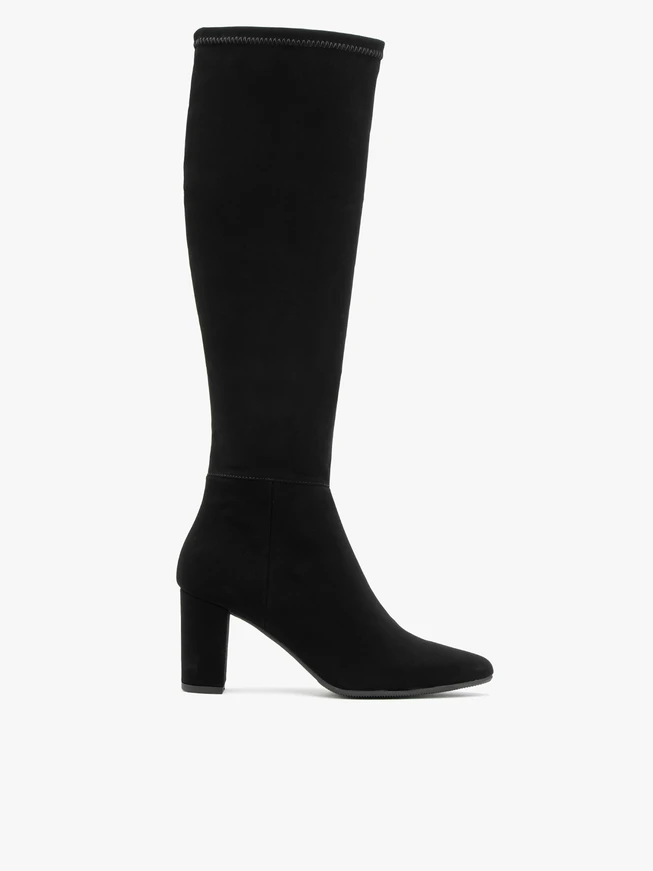 Flexible schwarze Stiefel mit breitem Schaft