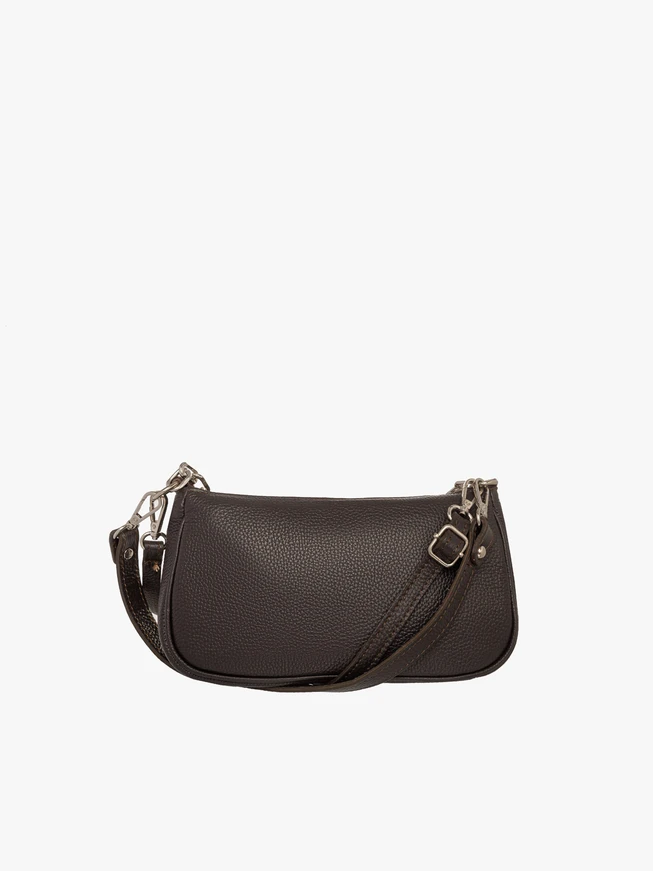 Braune Handtasche mit dekorativer Kette