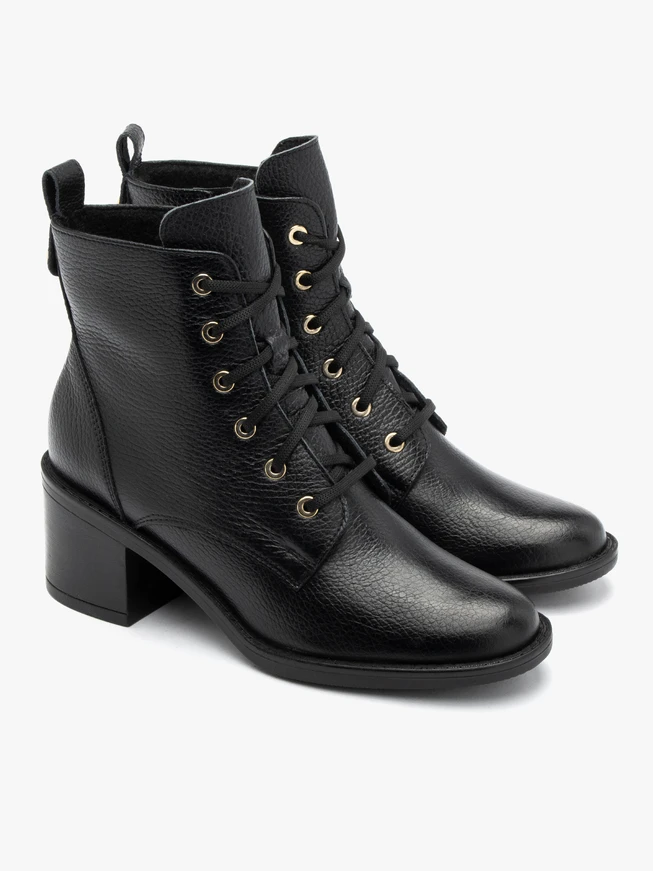 Schwarze Schnürstiefel für Damen mit goldenen Ösen