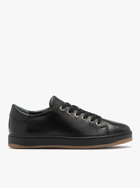 Black women’s sporty shoes
