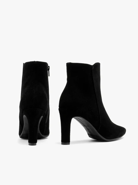Schwarze Damenstiefel mit klobigem Stilettoabsatz