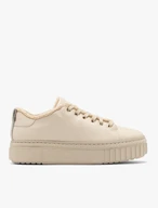 Isolierte Sporthalbschuhe in Beige