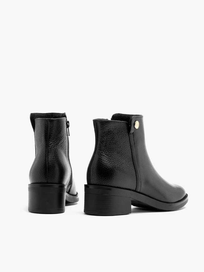 Schwarze klassische Damenstiefel