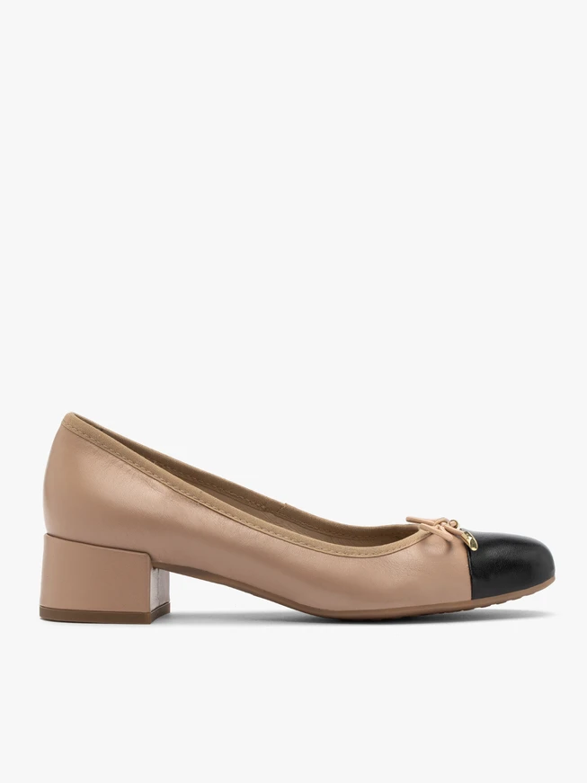 Beige-schwarze Pumps mit Zierschleife