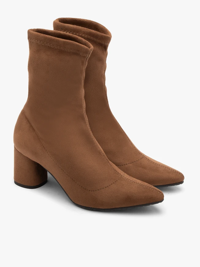 Elastic pointed-toe ankle boots