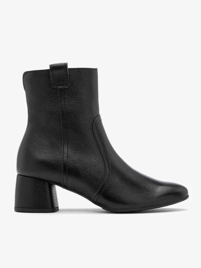 Schwarze Damenstiefel mit niedrigen Absätzen