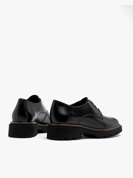 Schwarze Damenhalbschuhe mit dekorativem Boden