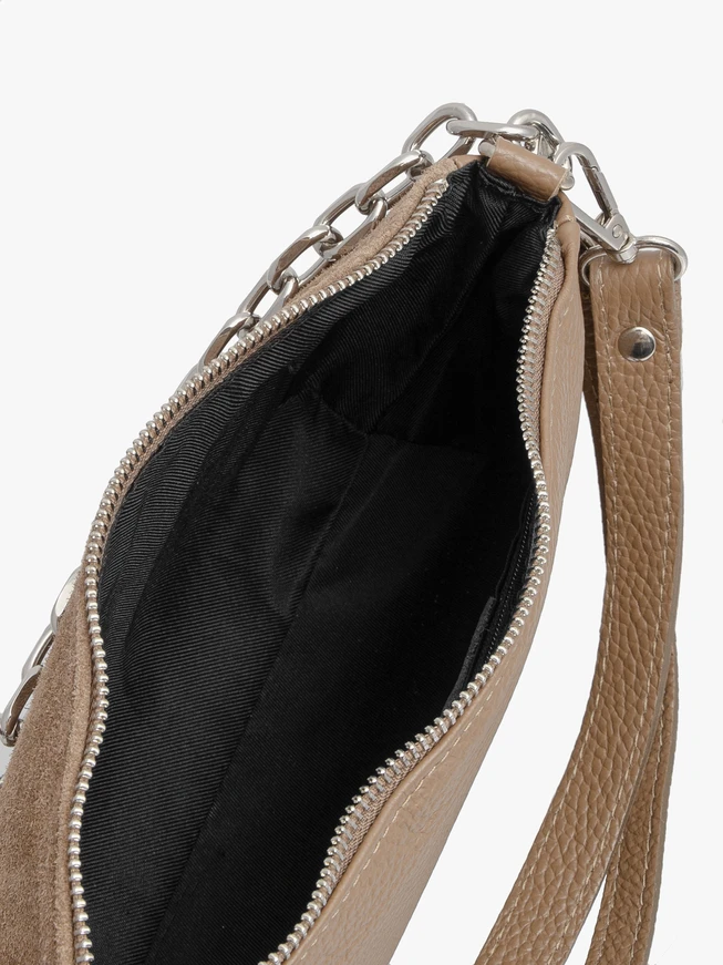 Beige Handtasche mit dekorativer Kette