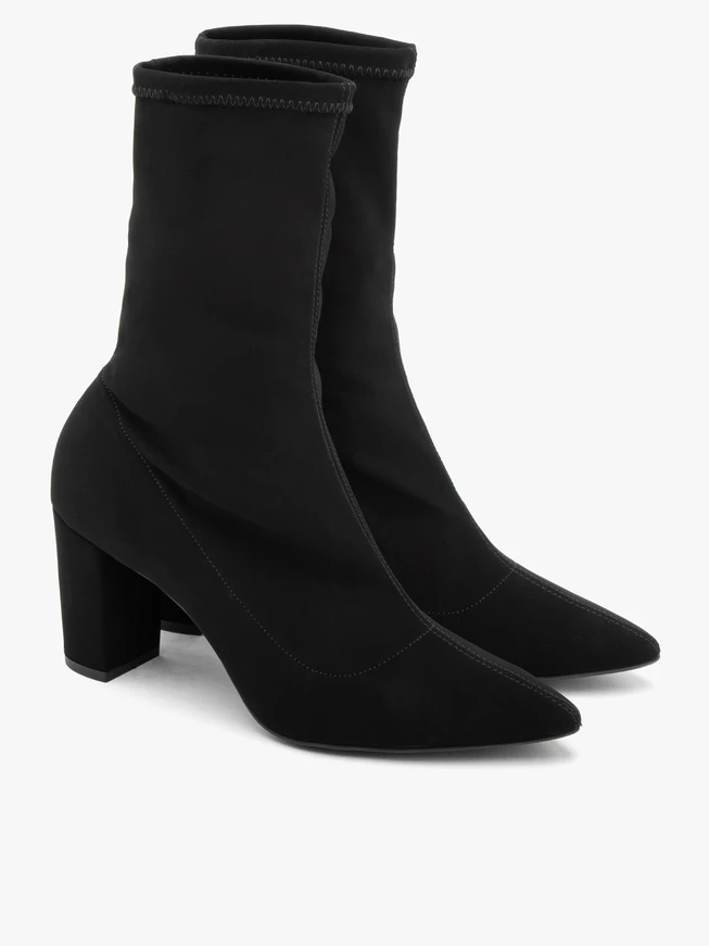 Stiefel mit Stiletto-Absatz und elastischer Sohle und spitzer Zehenpartie