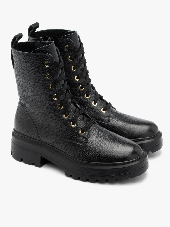Black women’s boots with chunky sole