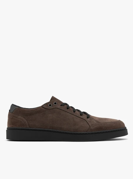 Graubraune Herren-Turnschuhe mit schwarzer Sohle