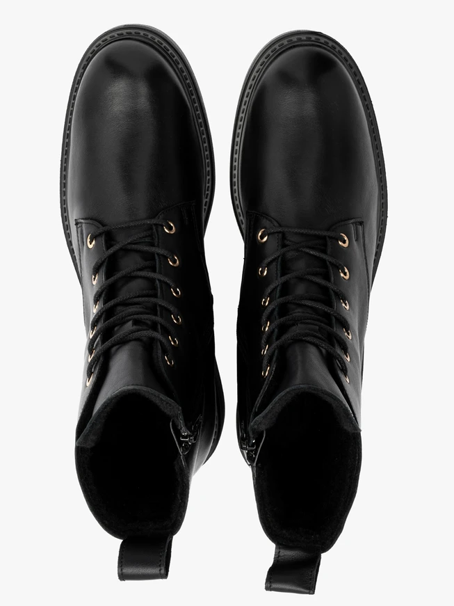 Schwarze Damenstiefel auf leichter Basis