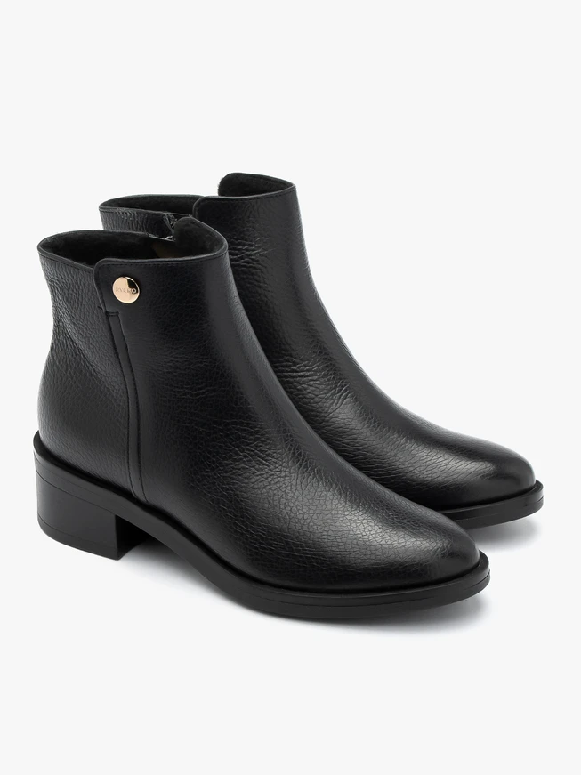 Schwarze klassische Damenstiefel