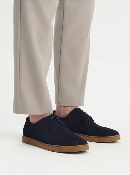 Granatowe półbuty męskie w stylu casual